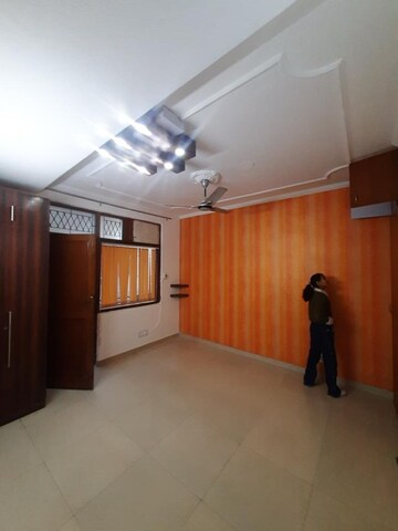 Room in 3 BHK Builder Floor at Saket – for Rent
