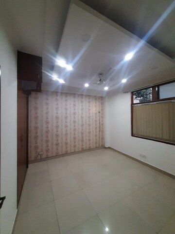 Room in 3 BHK Builder Floor at Saket – for Rent