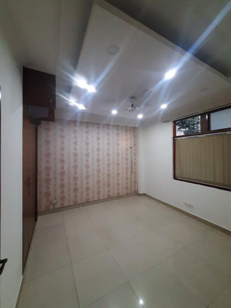 Room, saket 3 Bedroom 110 Sq.Ft. Builder Floor In Saket Delhi 9198167