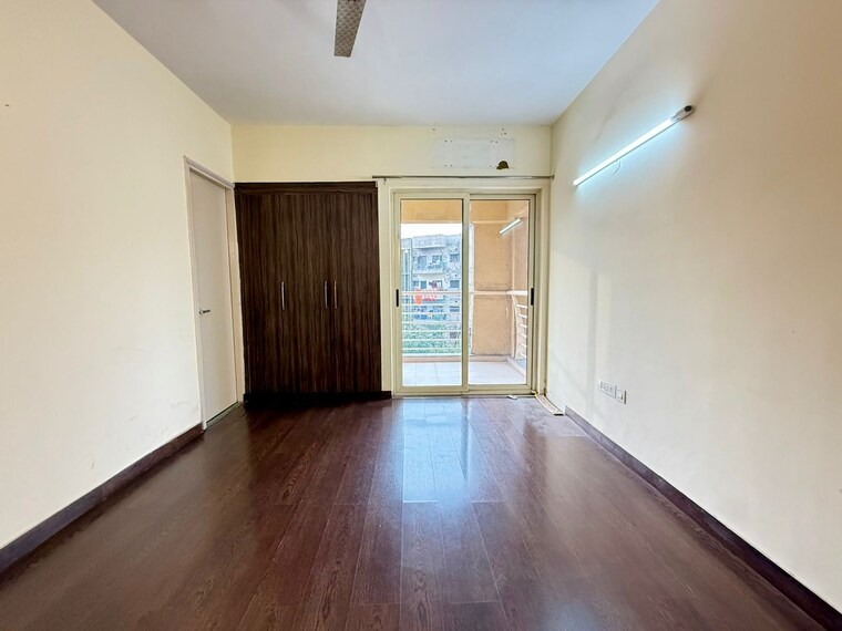 Room, sector 20 3 Bedroom 1650 Sq.Ft. Apartment In Sector 20 Panchkula 9198079