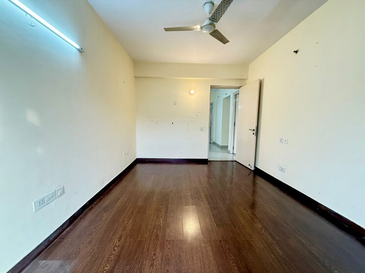 Room, sector 20 3 Bedroom 1650 Sq.Ft. Apartment In Sector 20 Panchkula 9198079