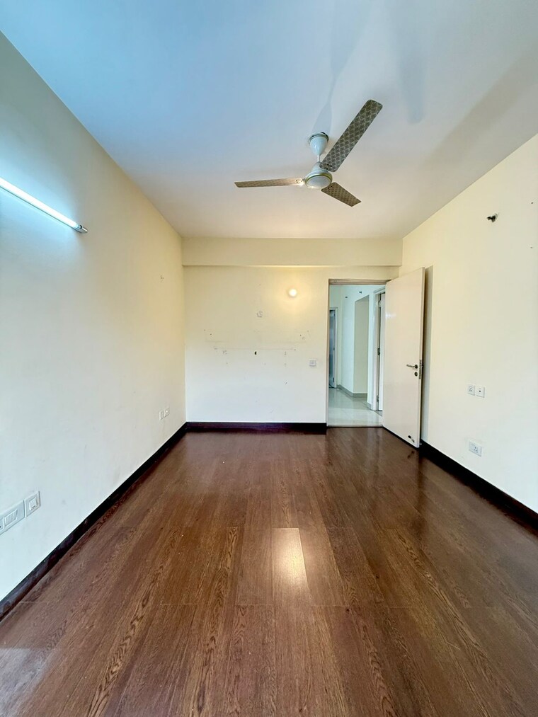 Room, sector 20 3 Bedroom 1650 Sq.Ft. Apartment In Sector 20 Panchkula 9198079
