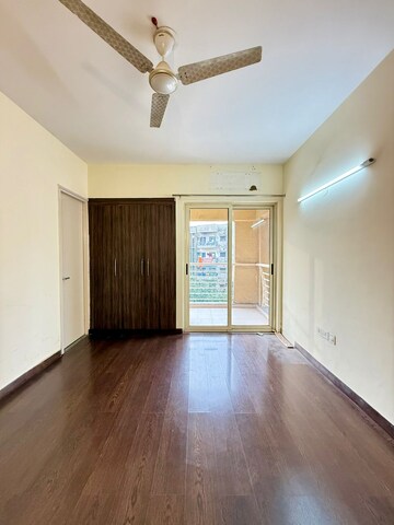 Room in 3 BHK Apartment at Sector 20 – for Rent