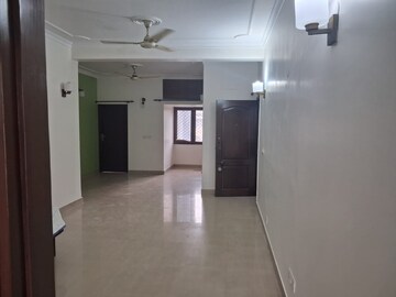 Building Lobby in 2 BHK Independent House at Sector 40 – for Rent