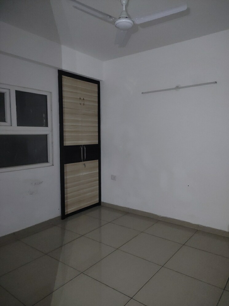 Room, gulshan-botnia 3 Bedroom 1355 Sq.Ft. Apartment In Sector 144 Noida 9198263