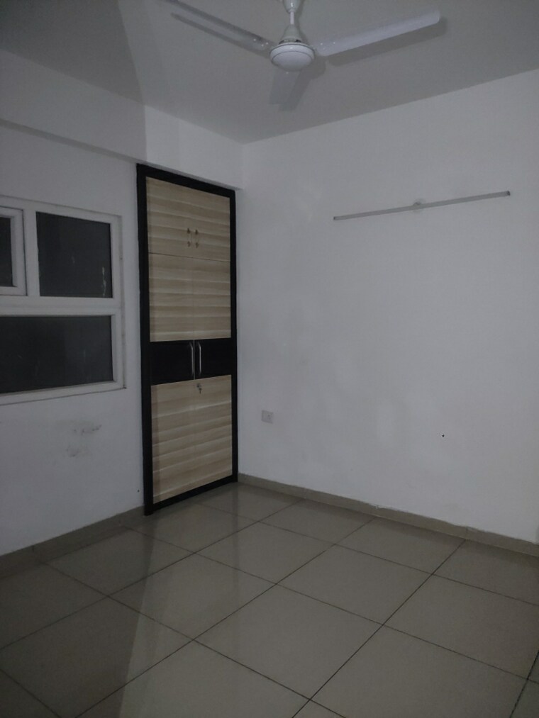 Room, gulshan-botnia 3 Bedroom 1355 Sq.Ft. Apartment In Sector 144 Noida 9198263