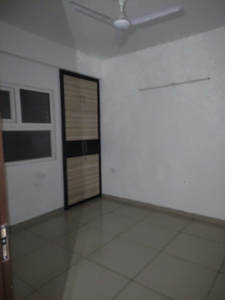 Room, gulshan-botnia 3 Bedroom 1355 Sq.Ft. Apartment In Sector 144 Noida 9198263