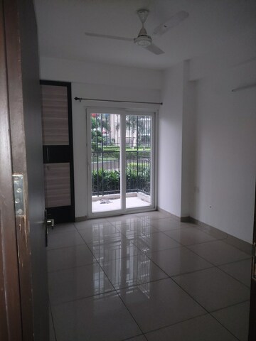 Room in 3 BHK Apartment at Gulshan Botnia, Sector 144 – for Rent
