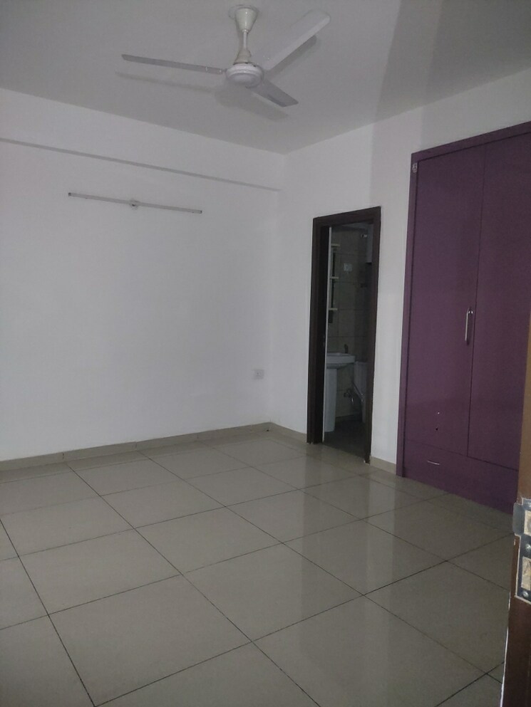 Room, gulshan-botnia 3 Bedroom 1355 Sq.Ft. Apartment In Sector 144 Noida 9198263