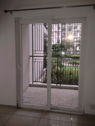 Room in 3 BHK Apartment at Gulshan Botnia, Sector 144 – for Rent