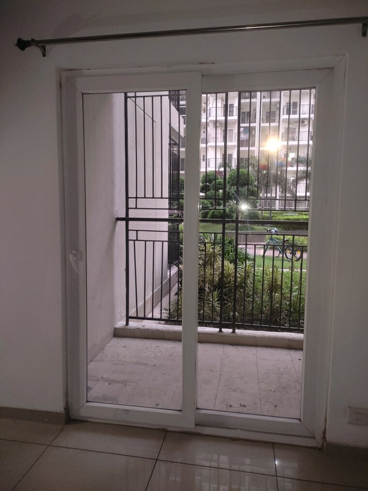 Room, gulshan-botnia 3 Bedroom 1355 Sq.Ft. Apartment In Sector 144 Noida 9198263