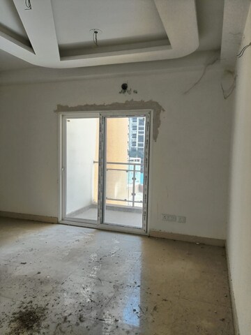 Room in 3 BHK Apartment at Samridhi Luxuriya Avenue, Sector 150 – for Rent