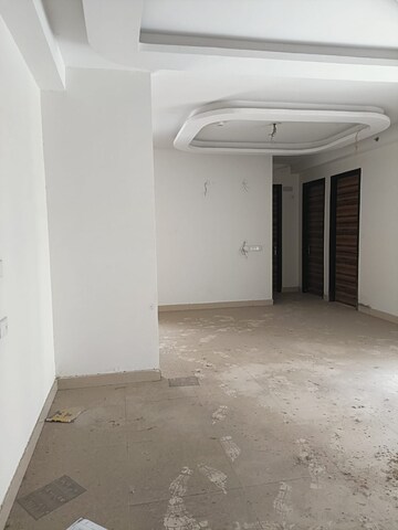 Room in 3 BHK Apartment at Samridhi Luxuriya Avenue, Sector 150 – for Rent