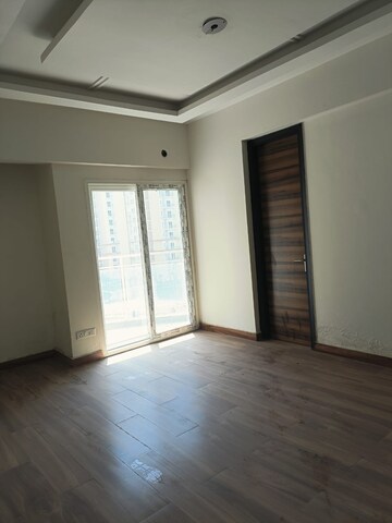 Room in 3 BHK Apartment at Samridhi Luxuriya Avenue, Sector 150 – for Rent