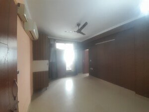 Room in 5 BHK Apartment at Maya Garden City, Lohgarh – for Rent