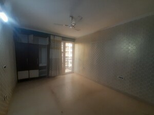 Room in 5 BHK Apartment at Maya Garden City, Lohgarh – for Rent
