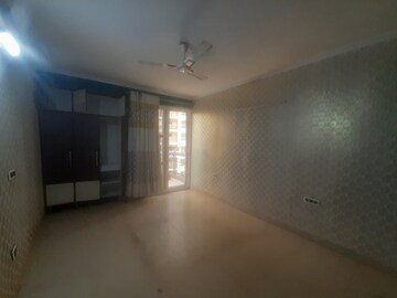 Room in 5 BHK Apartment at Maya Garden City, Lohgarh – for Rent