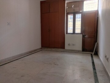 Room in 3 BHK Villa at Sector 41 – for Rent