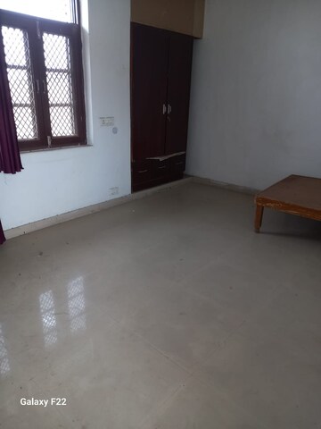Room in 3 BHK Villa at Sector 41 – for Rent