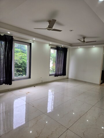 Room in 5 BHK Villa at DLF Alameda, Sector 73 – for Sale