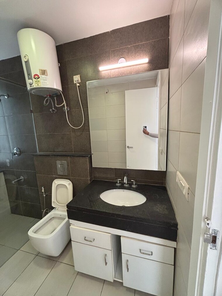 Bathroom, ireo-the-grand-arch 4 Bedroom 2905 Sq.Ft. Apartment In Sector 58 Gurgaon 9198272