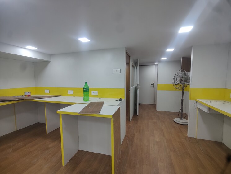 Team Area, malad west Commercial Office Space 350 Sq.Ft. In Malad West Mumbai 9198401