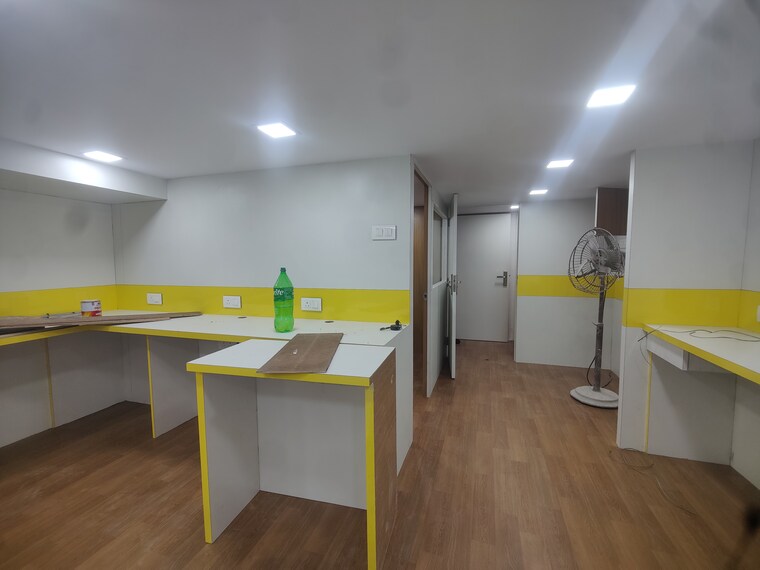 Team Area, malad west Commercial Office Space 350 Sq.Ft. In Malad West Mumbai 9198401