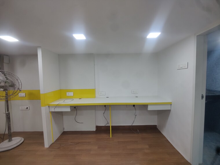 Team Area, malad west Commercial Office Space 350 Sq.Ft. In Malad West Mumbai 9198401