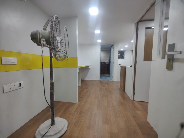 Team Area, malad west Commercial Office Space 350 Sq.Ft. In Malad West Mumbai 9198401