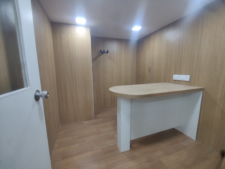 Team Area, malad west Commercial Office Space 350 Sq.Ft. In Malad West Mumbai 9198401