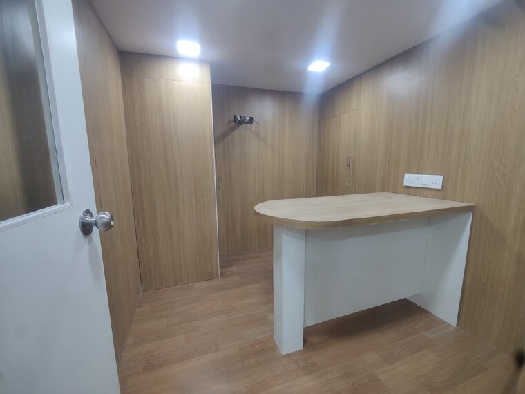 Team Area, malad west Commercial Office Space 350 Sq.Ft. In Malad West Mumbai 9198401