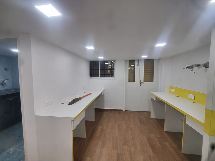 Team Area, malad west Commercial Office Space 350 Sq.Ft. In Malad West Mumbai 9198401