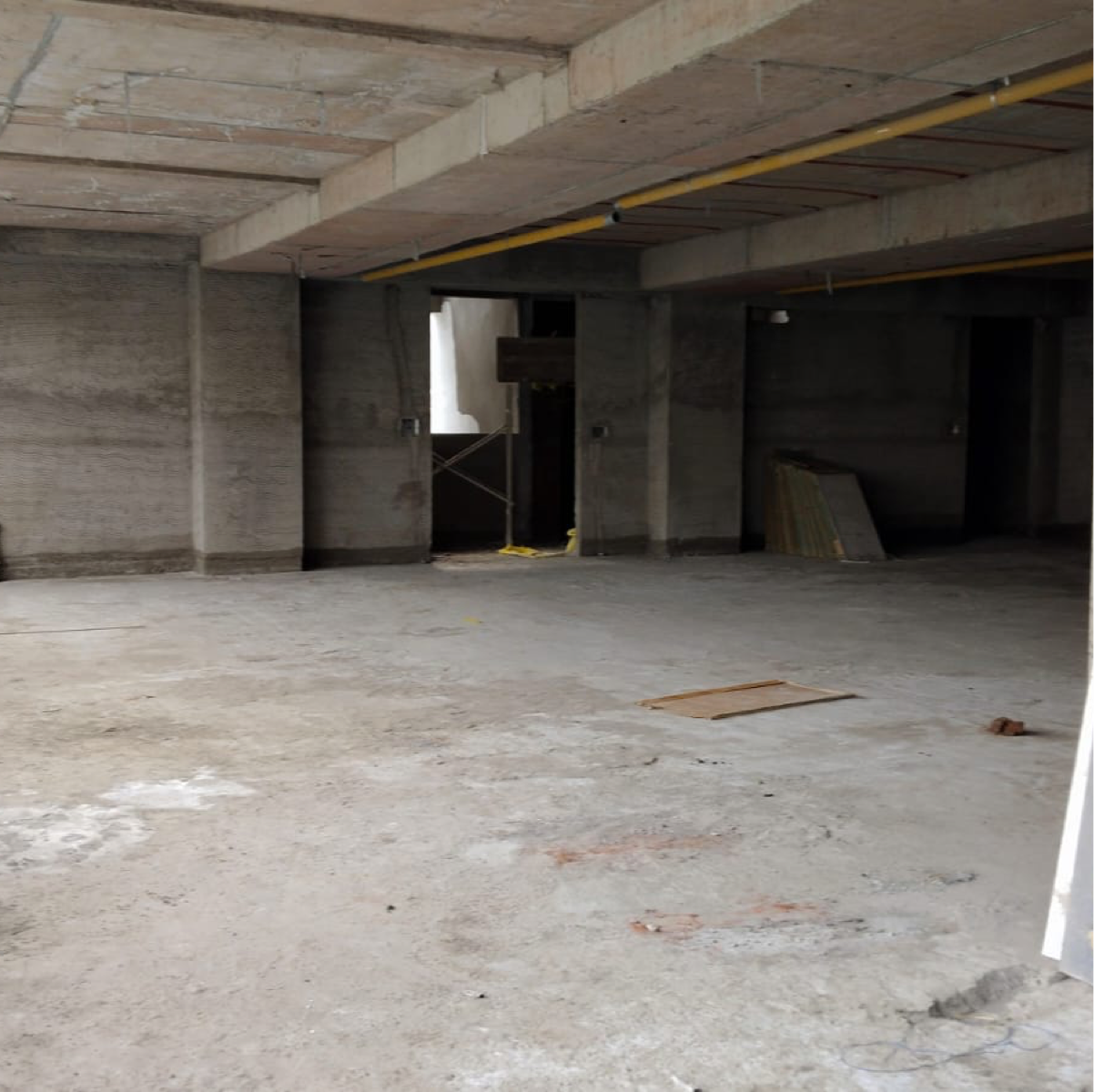 Showroom For Sale in Pristine The Lords