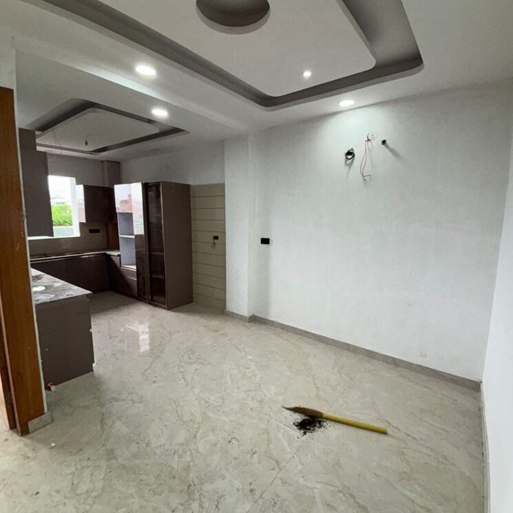 Room, sector 21d 3 Bedroom 1100 Sq.Ft. Builder Floor In Sector 21d Faridabad 9198343
