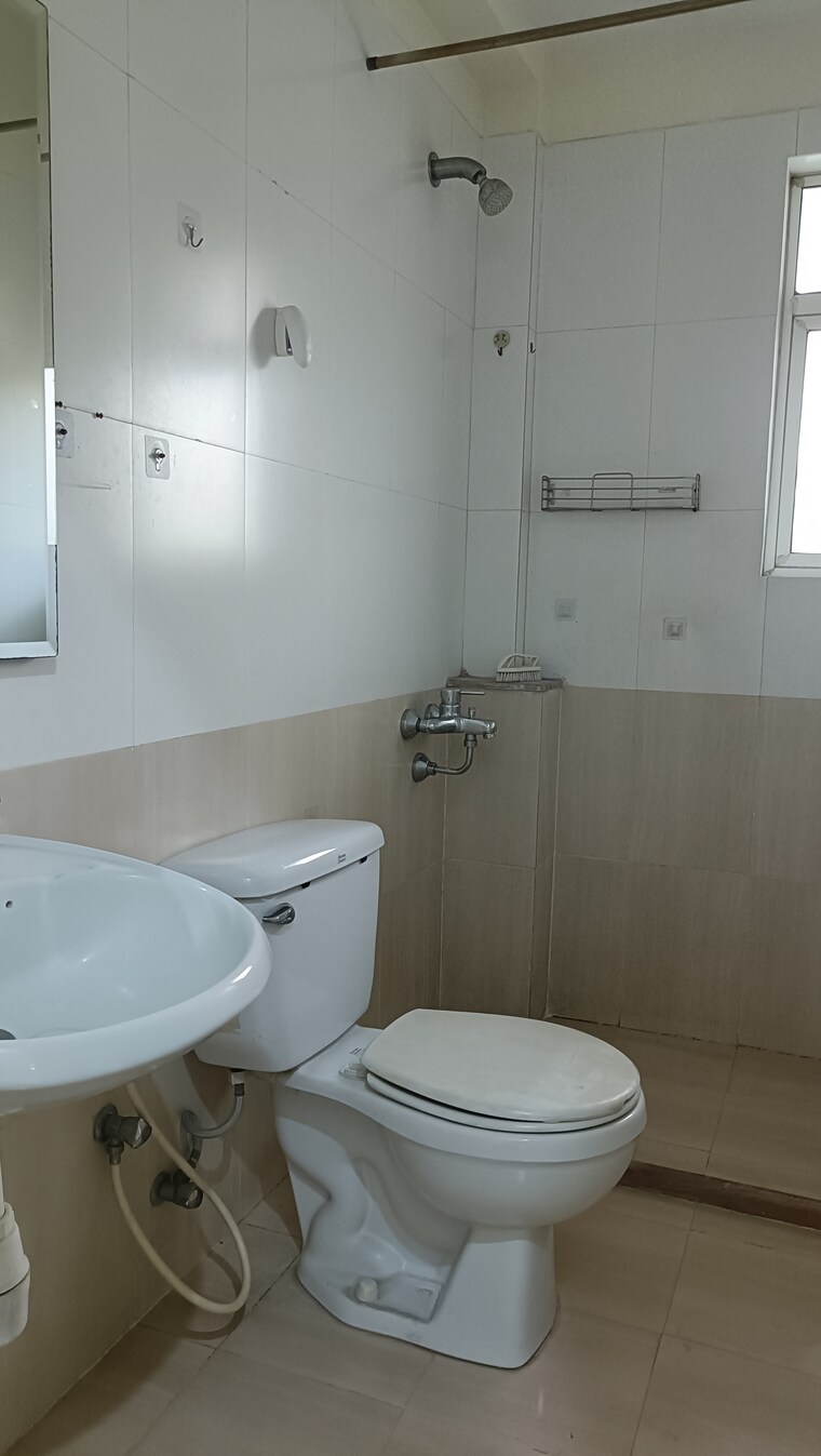 Bathroom, hiranandani-estate-crown 1 Bedroom 630 Sq.Ft. Apartment In Ghodbunder Road Thane 9198352