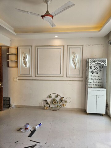 Living Room in 2.5 BHK Apartment at Mahagun Meadows, Sector 150 – for Rent