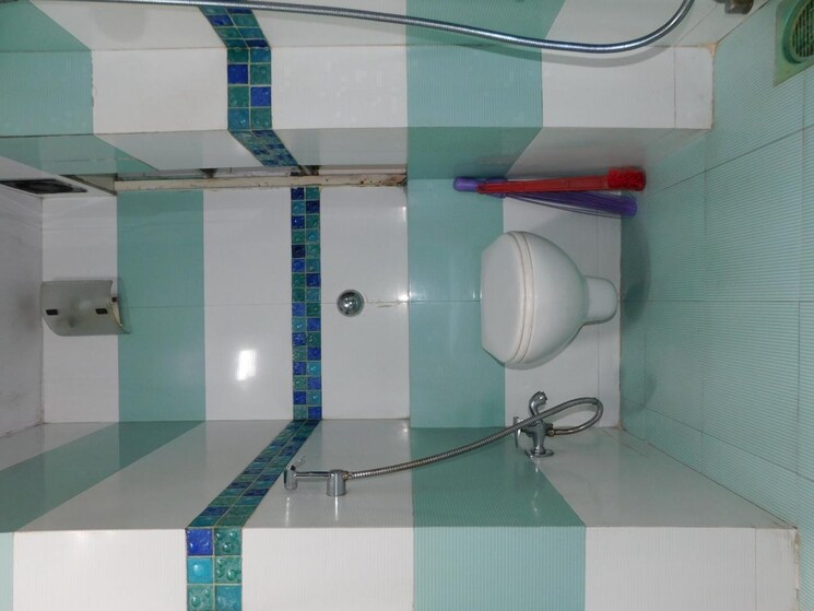 Bathroom, shiv-sagar-nilkanth-chs 2 Bedroom 750 Sq.Ft. Apartment In Dadar West Mumbai 9198359