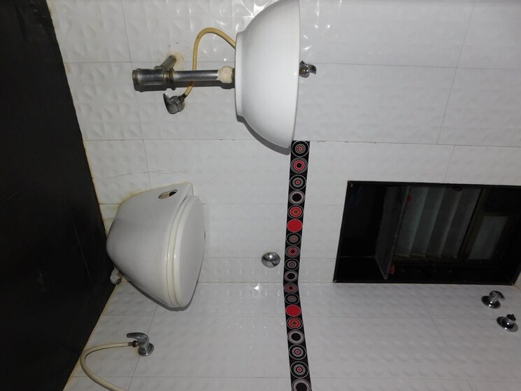 Bathroom, shiv-sagar-nilkanth-chs 2 Bedroom 750 Sq.Ft. Apartment In Dadar West Mumbai 9198359