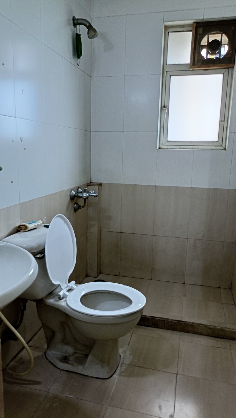 Bathroom, hiranandani-estate-avon 2 Bedroom 999 Sq.Ft. Apartment In Ghodbunder Road Thane 9198407