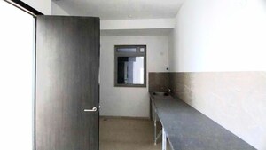 Room in 3 BHK Apartment at Oberoi Eternia, Mulund West – for Sale