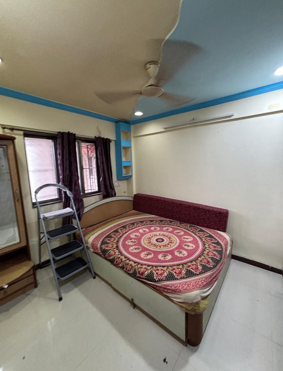 1 BHK 650 Sq.Ft. Apartment in Marve Queen