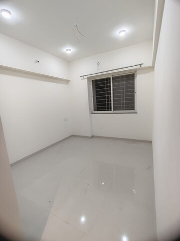 Room in 2 BHK Apartment at Wadgaon Sheri – for Rent