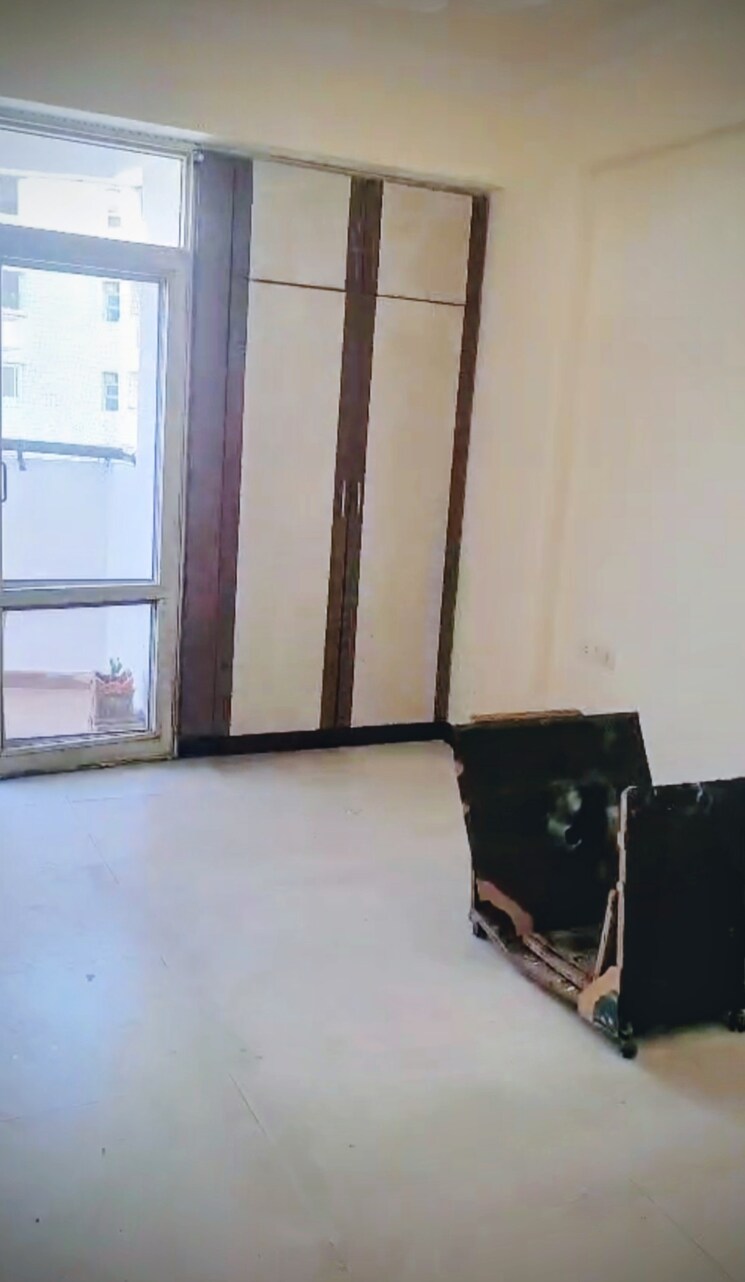 Room, coral-apartments 3 Bedroom 1650 Sq.Ft. Apartment In Ramprastha Greens Ghaziabad 9198524