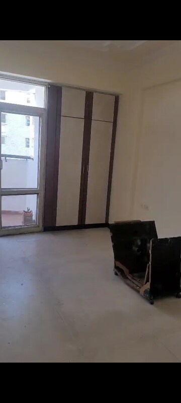 Room in 3 BHK Apartment at Coral Apartments, Ramprastha Greens – for Rent
