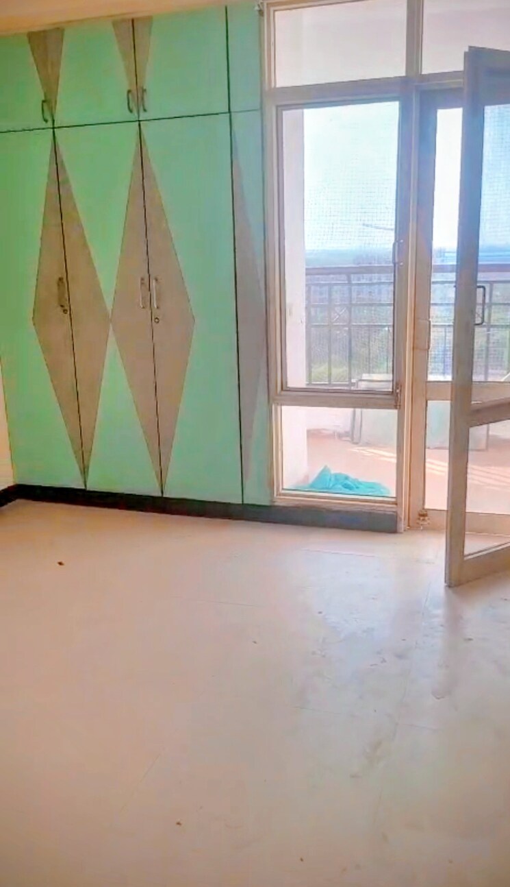 Room, coral-apartments 3 Bedroom 1650 Sq.Ft. Apartment In Ramprastha Greens Ghaziabad 9198524