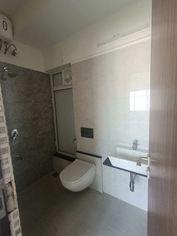 Bathroom, omkar-signet 1 Bedroom 388 Sq.Ft. Apartment In Malad East Mumbai 9198571