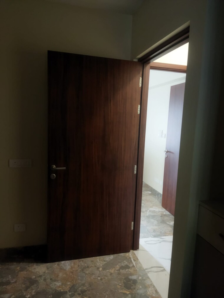 Room, east of kailash 3 Bedroom 200 Sq.Yd. Builder Floor In East Of Kailash Delhi 9198658