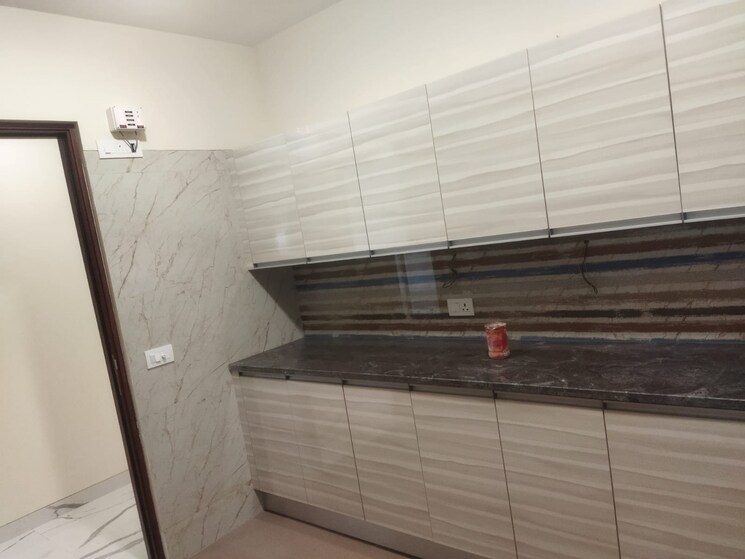 Bathroom, east of kailash 3 Bedroom 200 Sq.Yd. Builder Floor In East Of Kailash Delhi 9198658