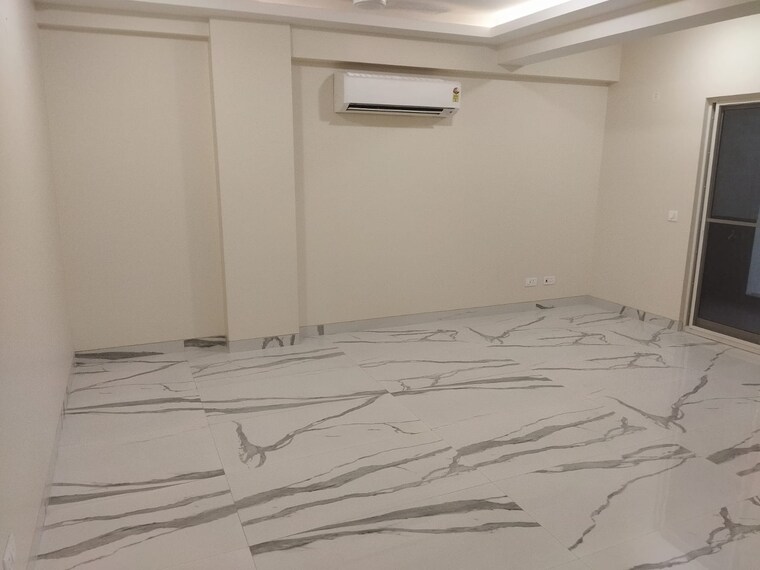 Room, east of kailash 3 Bedroom 200 Sq.Yd. Builder Floor In East Of Kailash Delhi 9198658