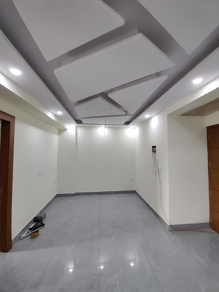 Room, gms road 3 Bedroom 2000 Sq.Ft. Builder Floor In Gms Road Dehradun 9198661